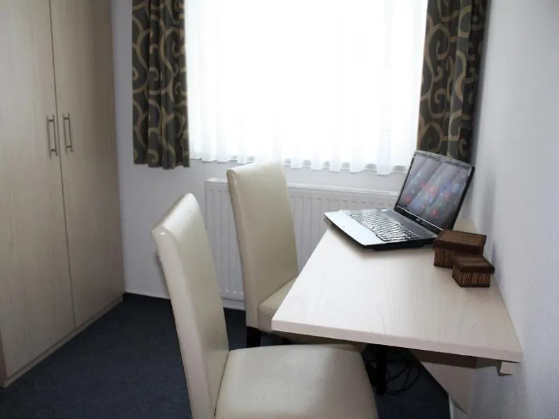 Pension Stadler Obertraubling Guest house